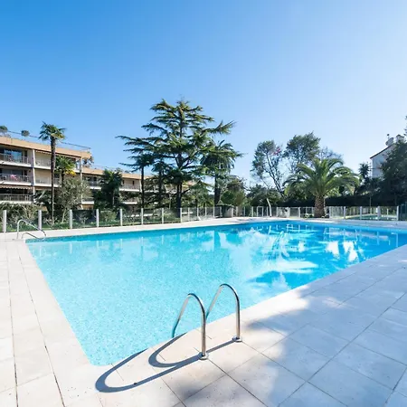 Spacious 2-br In A With Pool * Cannes